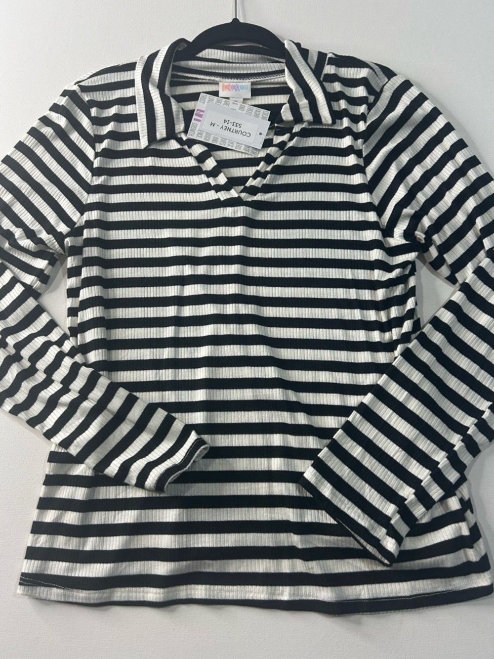 NWT LuLaRoe Medium Courtney Black & White Striped Collared V-Neck Top